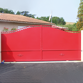 Portail rouge métal sur mesure