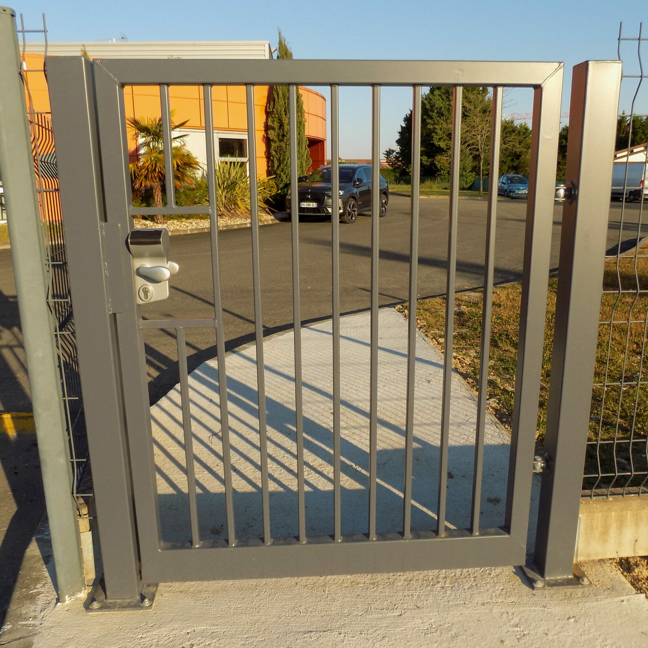 Portail sur mesure gris Tarn et Garonne
